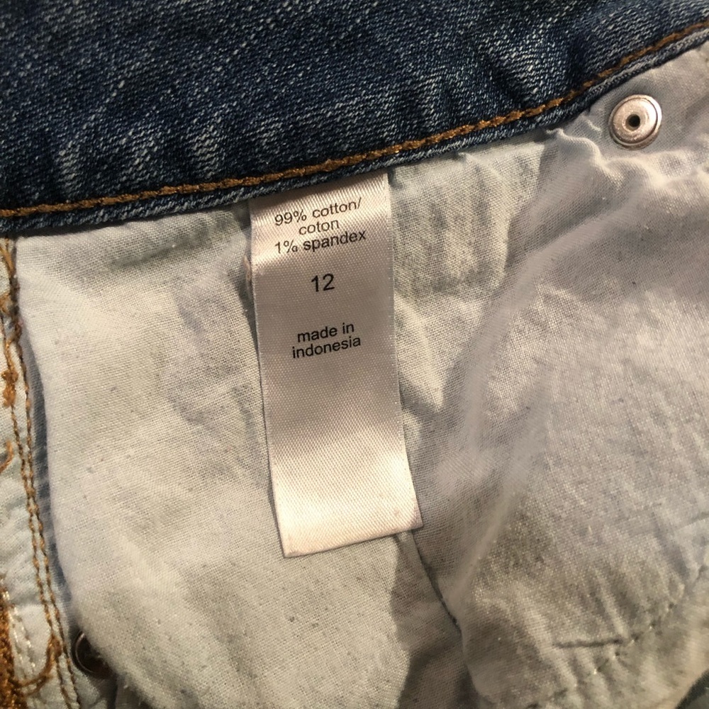 Maurices size 12 blue denim shorts slightly distressed stretch - Picture 4 of 10